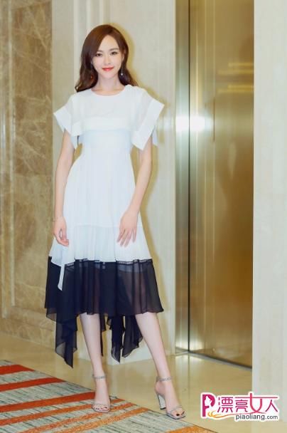 「style」【尚】一字带凉鞋怎么搭配?夏季不同style的穿法