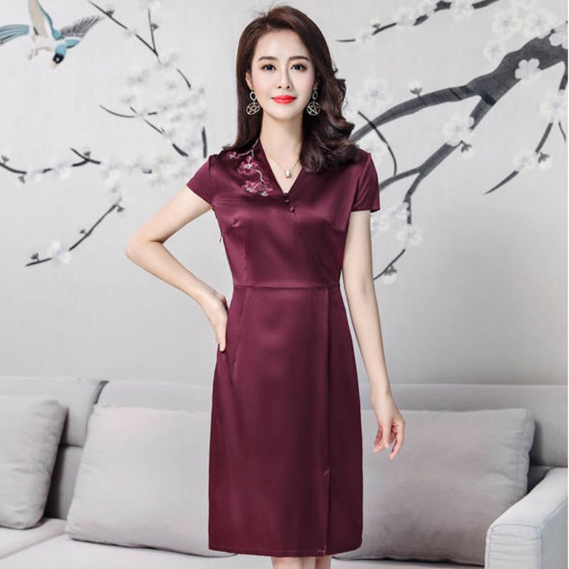 70后的我，出门从不穿太土，只穿高端蚕丝裙+平鞋，洋气又嫩美