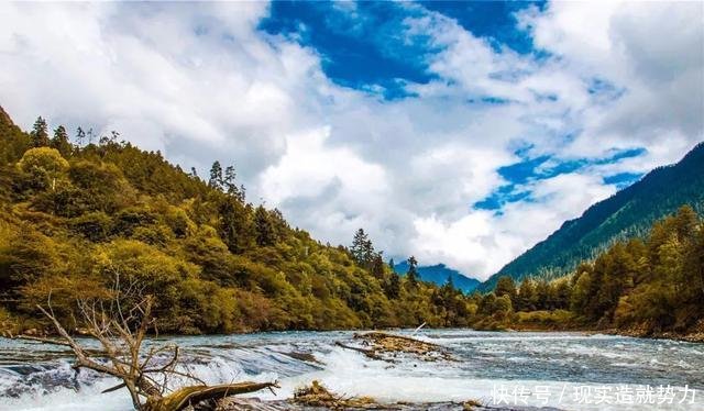 别错过秋天的林芝，景色堪比喀纳斯，最不该错过秋色童话世界