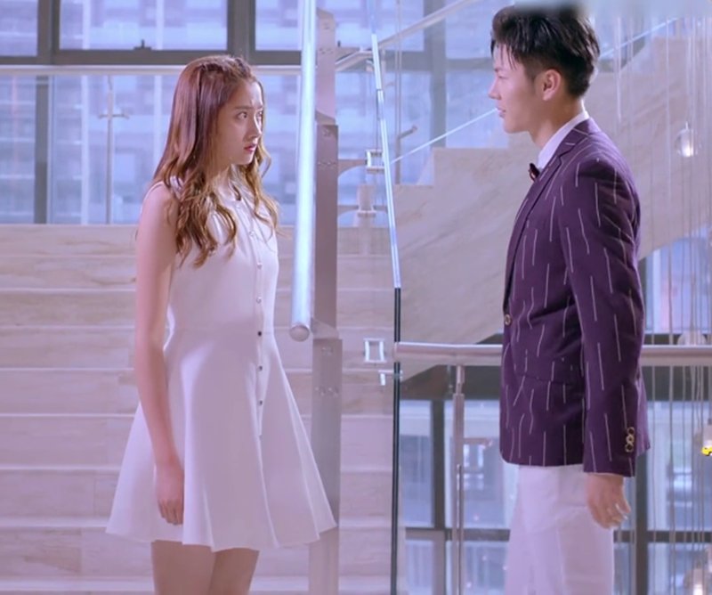 《甜蜜暴击》中关晓彤的6套衣服,图2土气,图3时尚,图6迷倒鹿晗