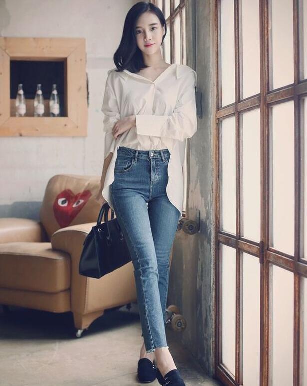 牛仔裤是一种时尚潮流，不经意间流露出优雅女神的高贵气质！