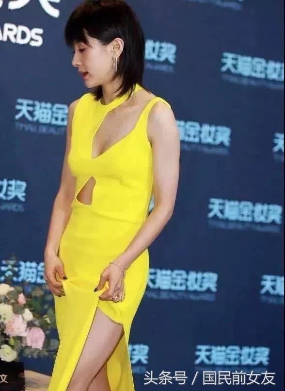 王子文真是够了！以为“破胃裙”够大胆，不料弯腰更让人大饱眼福