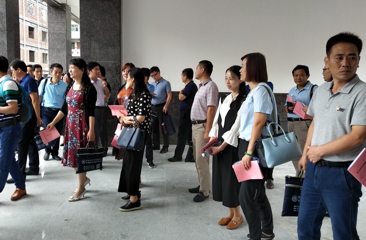 南京市浦口区教育局来我县考察教育工作