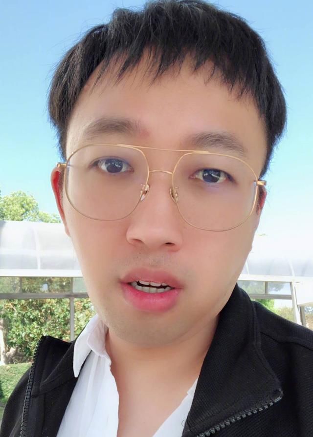 于正微博小号曝光，发文称已在美国生下一子，目前父子平安!