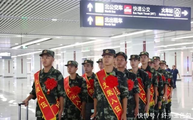  [广西]刚刚，武警广西总队首批新兵入营！