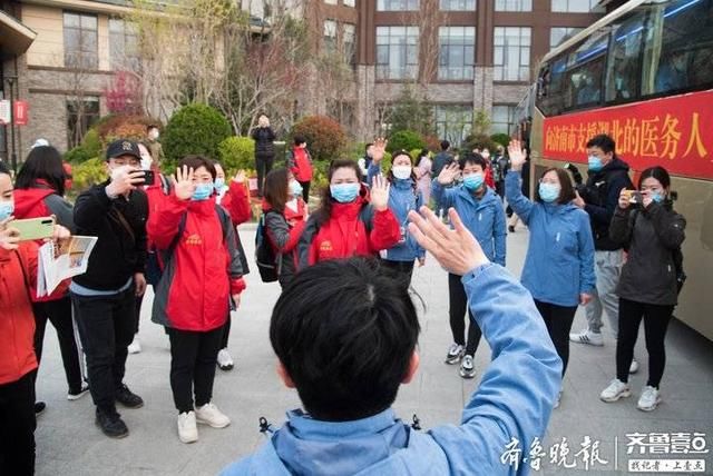  医疗队■泪别相拥！相约江湖 武汉赏樱 首批返鲁医疗队结束休整泪别战友