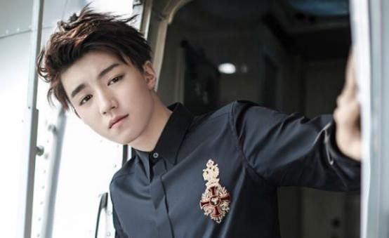 当TFBOYS没有刘海的时候，千玺的颜值帅炸了，王俊凯像“整了容”