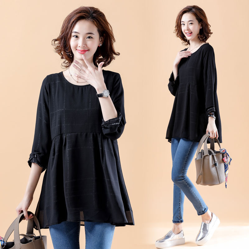 70后女人就是会穿!这小衫搭小脚裤，比裙子还洋气，超迷人