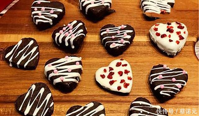  『饼干体』巧克力饼干别再买着吃了，不用水不用油，而且不用烤，在家就能做！