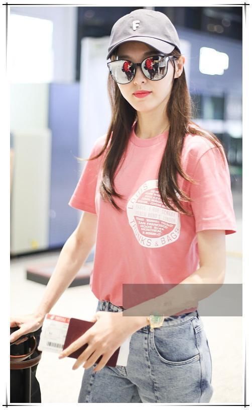 当86斤唐嫣与96斤冉莹颖同穿粉色T恤，网友:看完再也不想减肥了