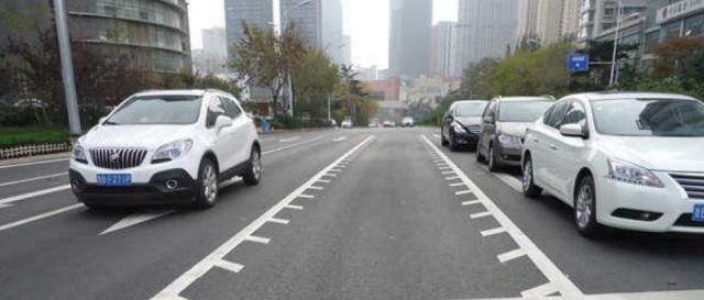  【锯齿】开车遇到“锯齿车道”该咋办？交警：不知道就别乱开，
