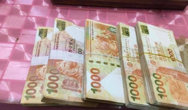  「中国」都是中国的领土, 为什么香港使用港元, 而不是人民币?