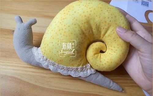  「布艺」一小块花布就能做玩偶，布艺蜗牛玩偶，做抱枕好舒服，附教程