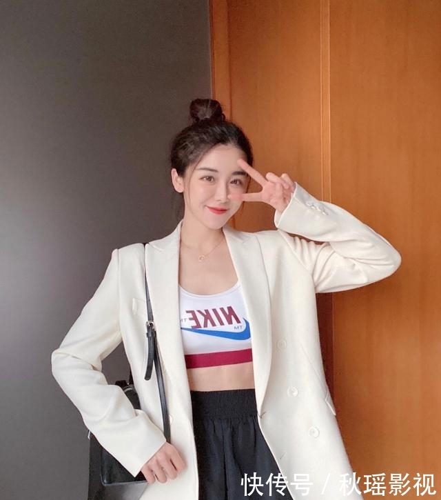  「黑色打底」春季就该穿西装，手把手教你西装怎么搭，让你一不小心就变美