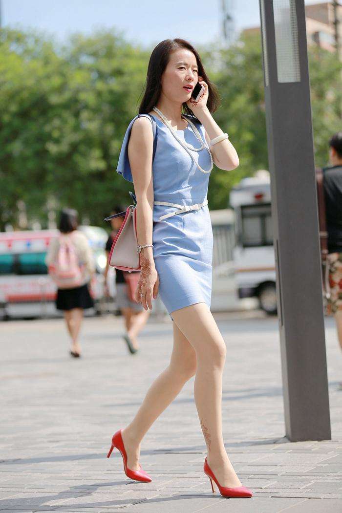 街拍：穿的漂亮, 长腿迷人更是万般魅力