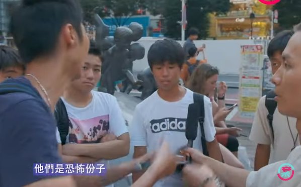 ＂港独＂在日本街头抹黑港警 被中国年轻人用熟练外语怒怼
