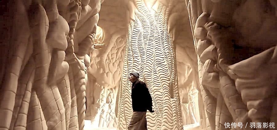 男子久住沙漠不肯搬走,25年只做一件事,进入洞穴后看呆了!