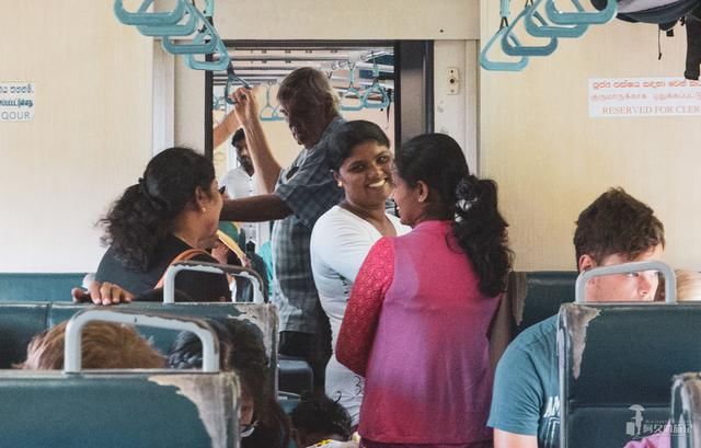 最危险也是最接地气的火车旅行 不是印度 网友：出意外也是活该