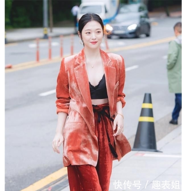  反感：令人“反感”的这几种衣服，三四十岁女人总爱穿，俗气又显老