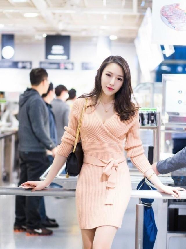 街拍：极具性感的小姐姐，给你带来不一样的视觉效果