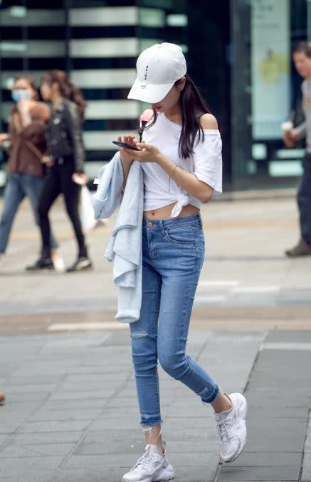 街拍：摄影师镜头下的美人，清爽性感，性感迷人，图7让人浮想联