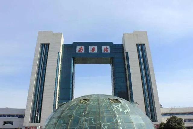 江西最高的双子塔，耗资百亿，被称中部第一，一项纪录超越迪拜塔