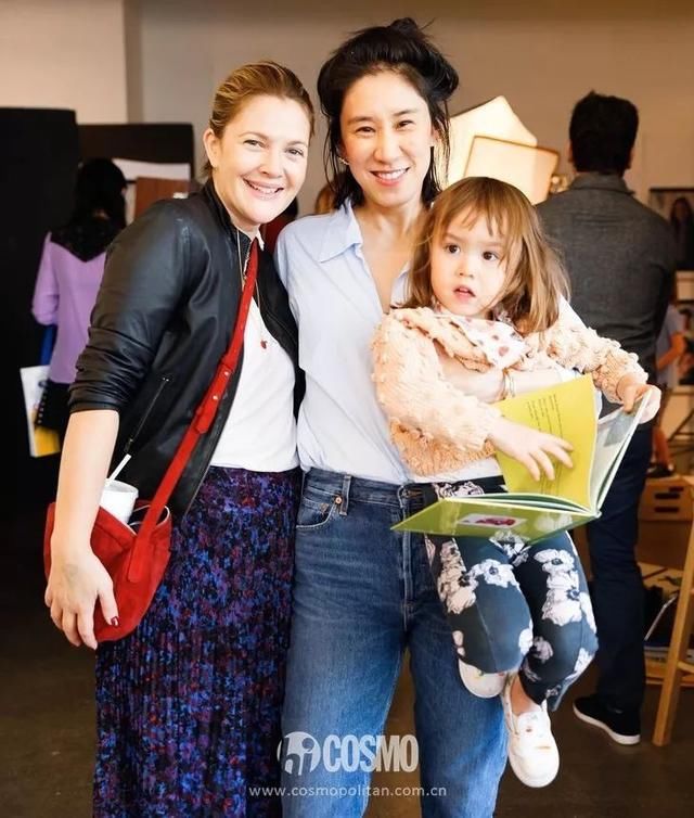 时髦办｜Eva Chen这个时髦精，夏天最爱还是衬衫+牛仔（和我一样