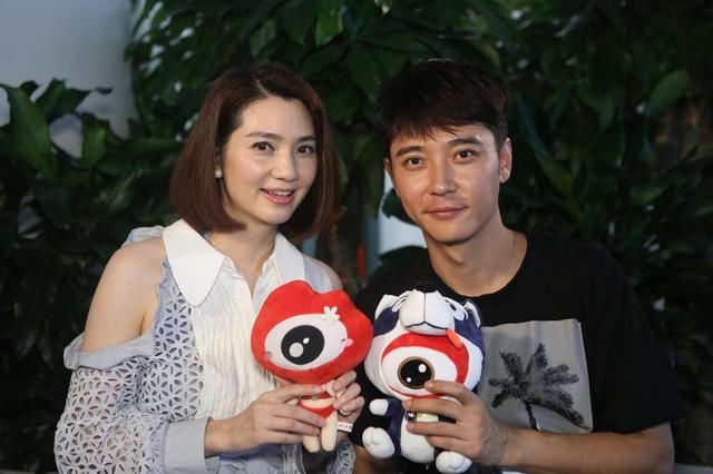 张丹峰携妻子双双回应谣言