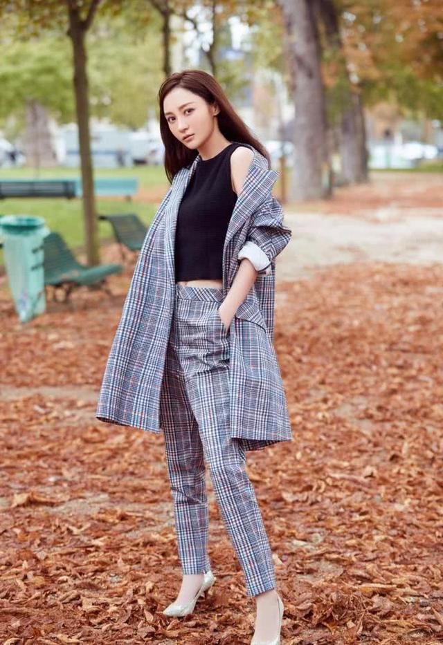 拳击少女姚笛来袭！运动内衣大秀好身材，黑白色诱惑满满！