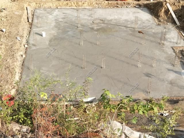  房盖■重庆刘先生回乡建洋楼，光挖机费就花了2万多，这房盖的有