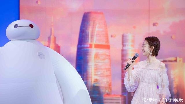 162cm周冬雨居然也有大长腿,蕾丝裙搭配高跟鞋,也太显高了吧!