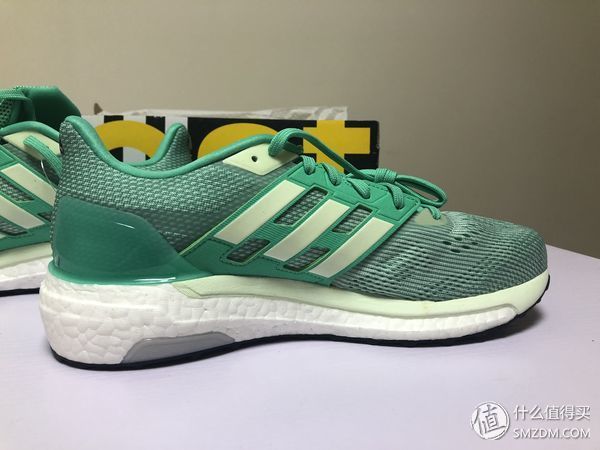 阿迪达斯难得的一双严肃跑鞋--Adidas Supernova 开箱