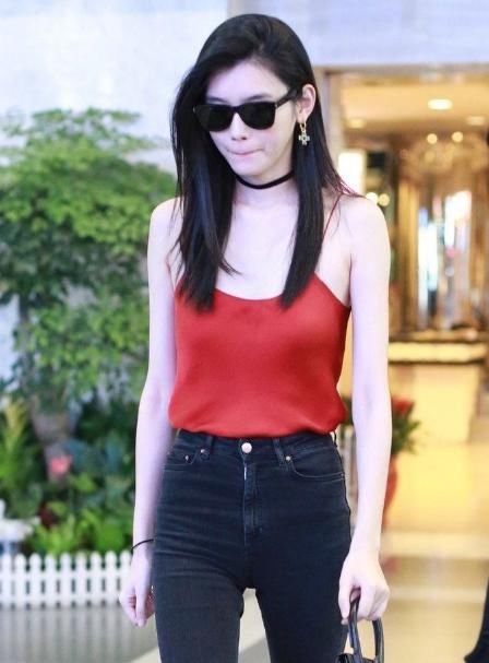 奚梦瑶太会穿搭胸以下全是腿!机场秒变T台,机场秀不得不服她!