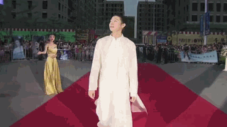 霍尊只是个柔弱美男？看了他的帅气街拍你就不会这么说！