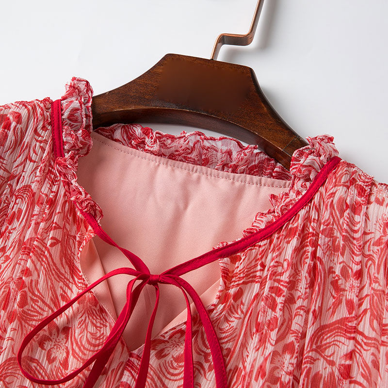 老婆可不是一般会打扮，这高级“欧货裙”穿上身，美得路人都羡慕