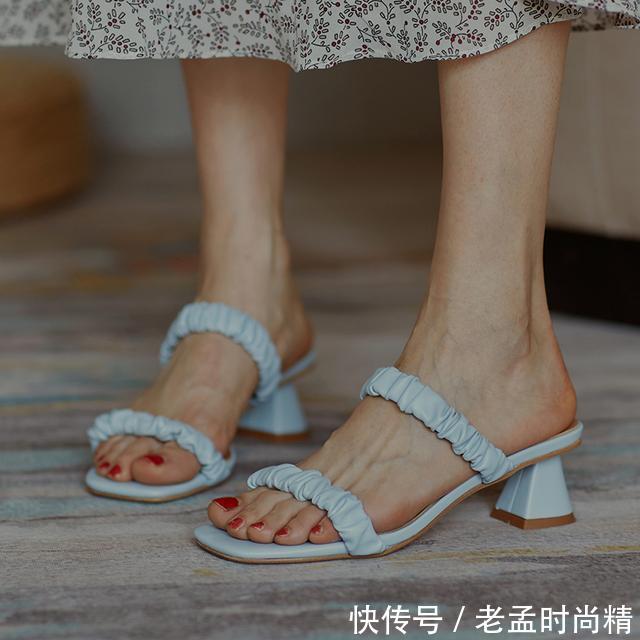  优雅■高跟凉鞋，增添优雅与美丽