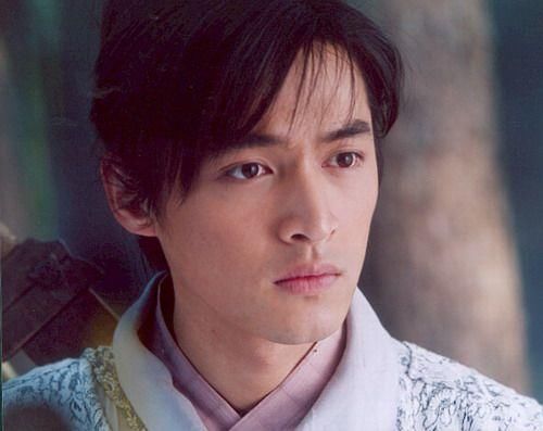 胡歌经纪人被辞退,老胡被坑惨,网友:这种害人精早该辞退