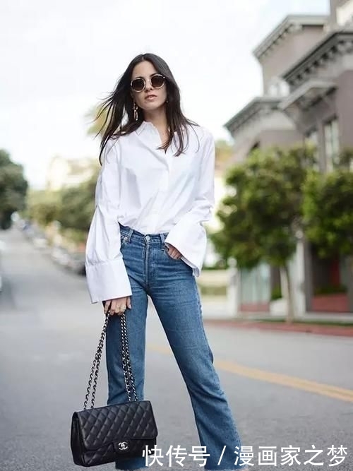 【喇叭裤】“打底裤”已经失宠!当下更流行的是“喇叭裤”,时髦显瘦又气质