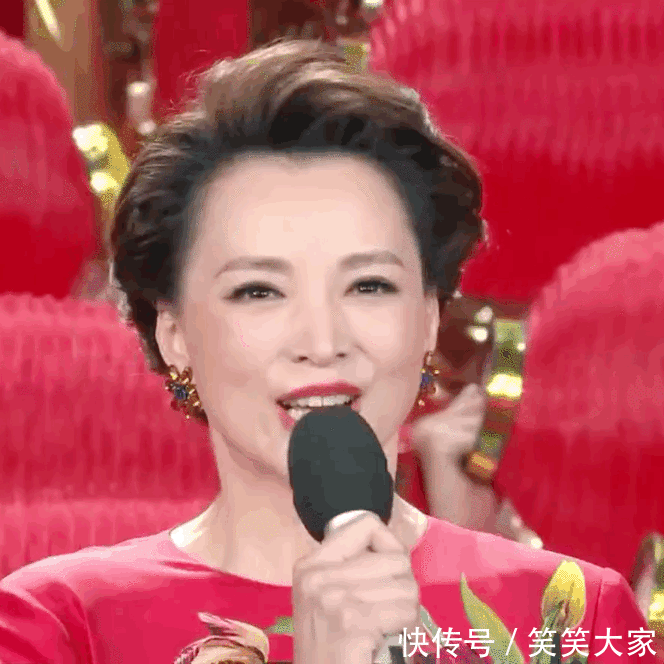 「 气质出众」董卿优雅许晴温柔惹人爱,47岁央视一姐董卿撞衫51岁性感女神许晴