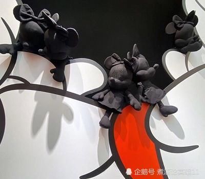 『米妮』迪士尼联名隐藏单品曝光,全新暗黑米妮包来袭,确认过眼神是我缺的包