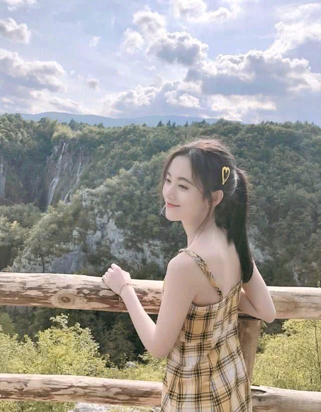  『少女』今年满大街的BM少女？不要这样穿格子裙了，尝试不一样的格子