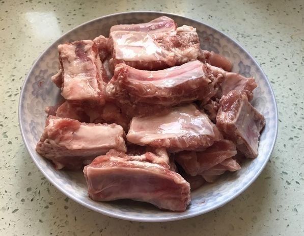  [香肉]1块南瓜2根排骨，不用炸不用炒，放在锅里蒸一蒸，骨香肉嫩味香浓