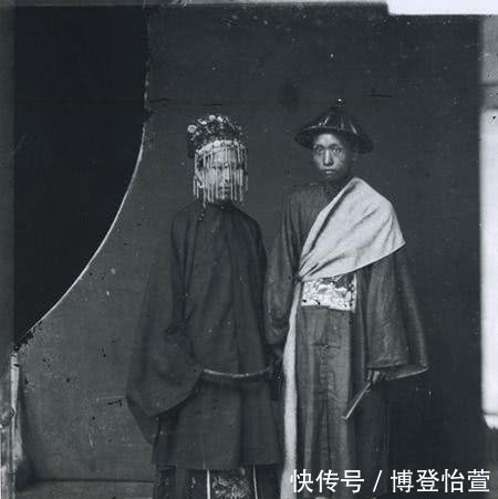  『韵味』清朝人的“婚纱照”女人们盛装打扮，凤冠霞帔，别有一番韵味