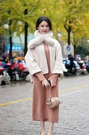  【针织】路人街拍，知性的女人，一般都爱穿针织类的服装，看上去美感十足