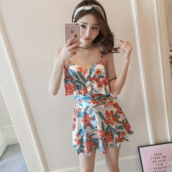 败家老婆，夏天去海边这样穿，身材前凸后翘，看完根本挪不开眼