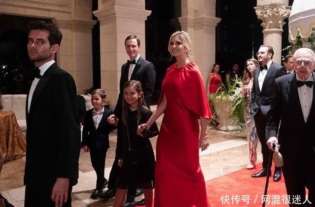 『穿成』伊万卡难得穿成小仙女,纱裙配暖色红唇摇曳生姿,凹凸感更不真实