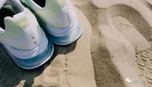  『歪歪扭扭』这双耐克跑鞋，钩子做的歪歪扭扭，但背后的故事，还是很暖心的！