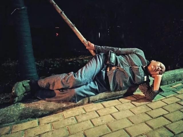  赵彬：看完这个外卖小哥的朋友圈，我惊了