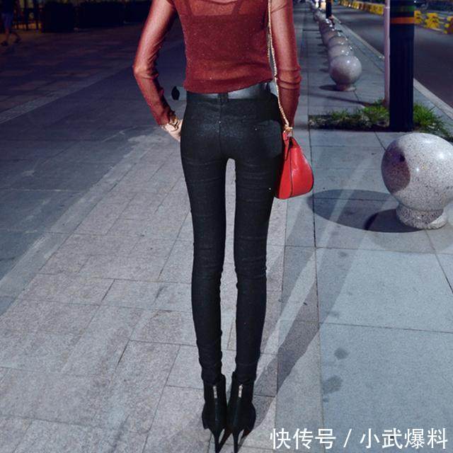 还在穿防走光打底裤就过时了 现在流行可外穿的打底裤了