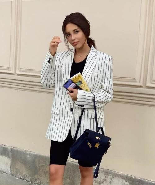 #能体现出#俄罗斯亿万富豪千金,长相美艳衣品又高,从不炫富却喜欢炫穿搭
